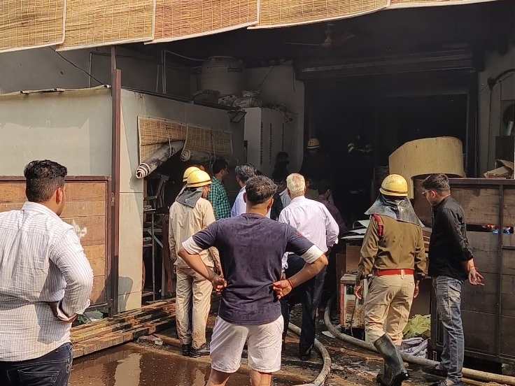 gurugram fire, fire-broke-out-in-the-furniture-warehouse