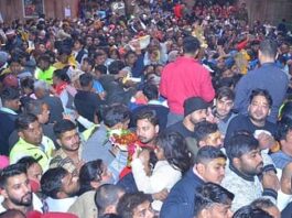 new-year-2024-lakhs-of-devotees-in-temple-on-january-1-special-aarti-in-bageshwar-dham