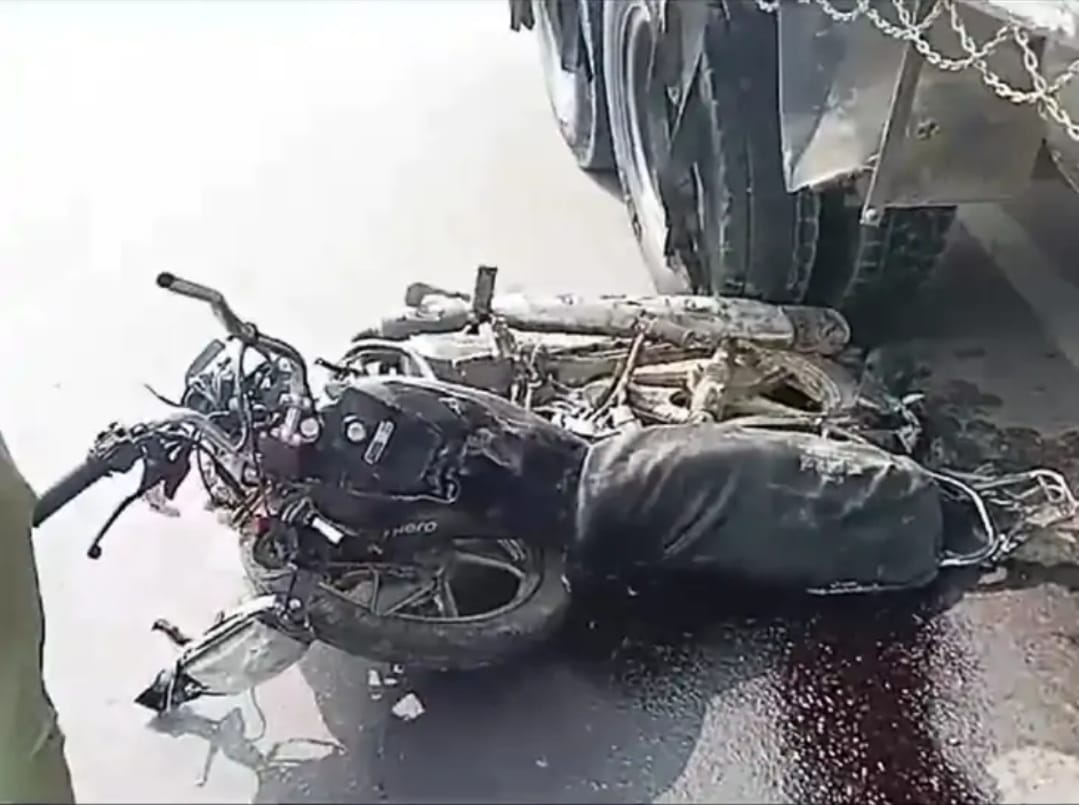 fatehpur-accident-bike-and-truck-collision-3-youths-died-tragically-truck-driver-absconding-from-the-spot