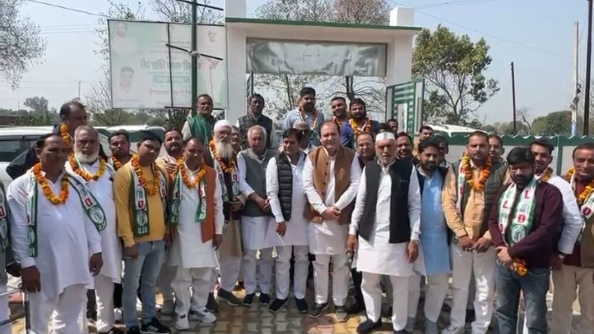 Shamli: Dozens of workers left SP and joined RLD, Devanand became city president!